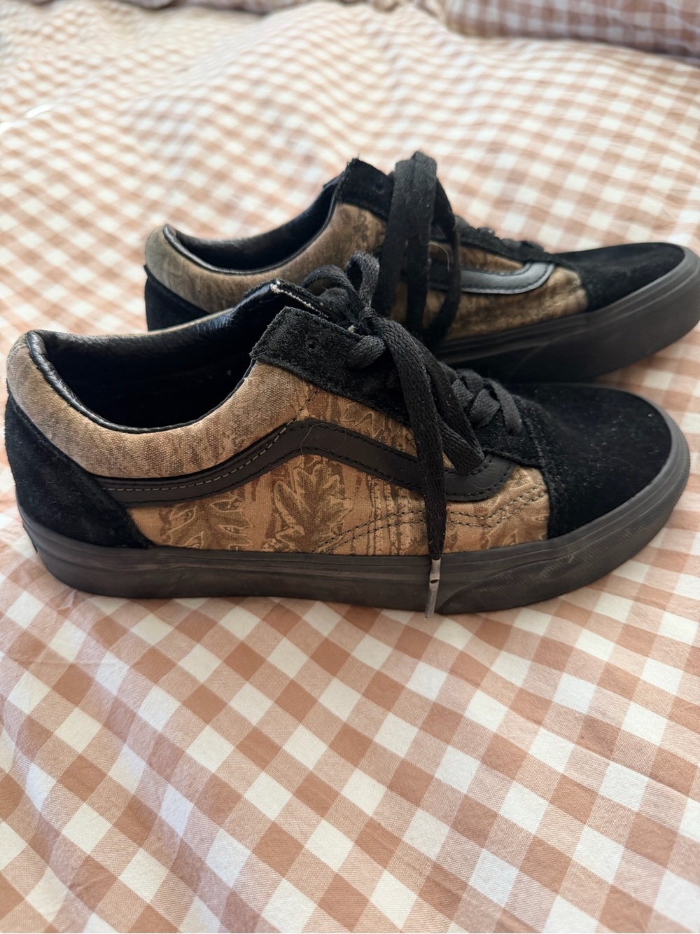 Boys Black and Brown Low-Top Sneakers